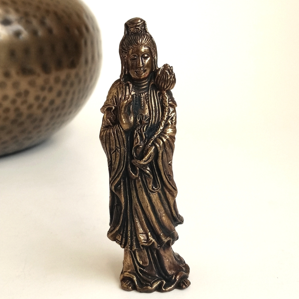 Antique Vintage Elegant Bronzed Brass Figurine With Lotus Flower From India - Picture 11 of 12